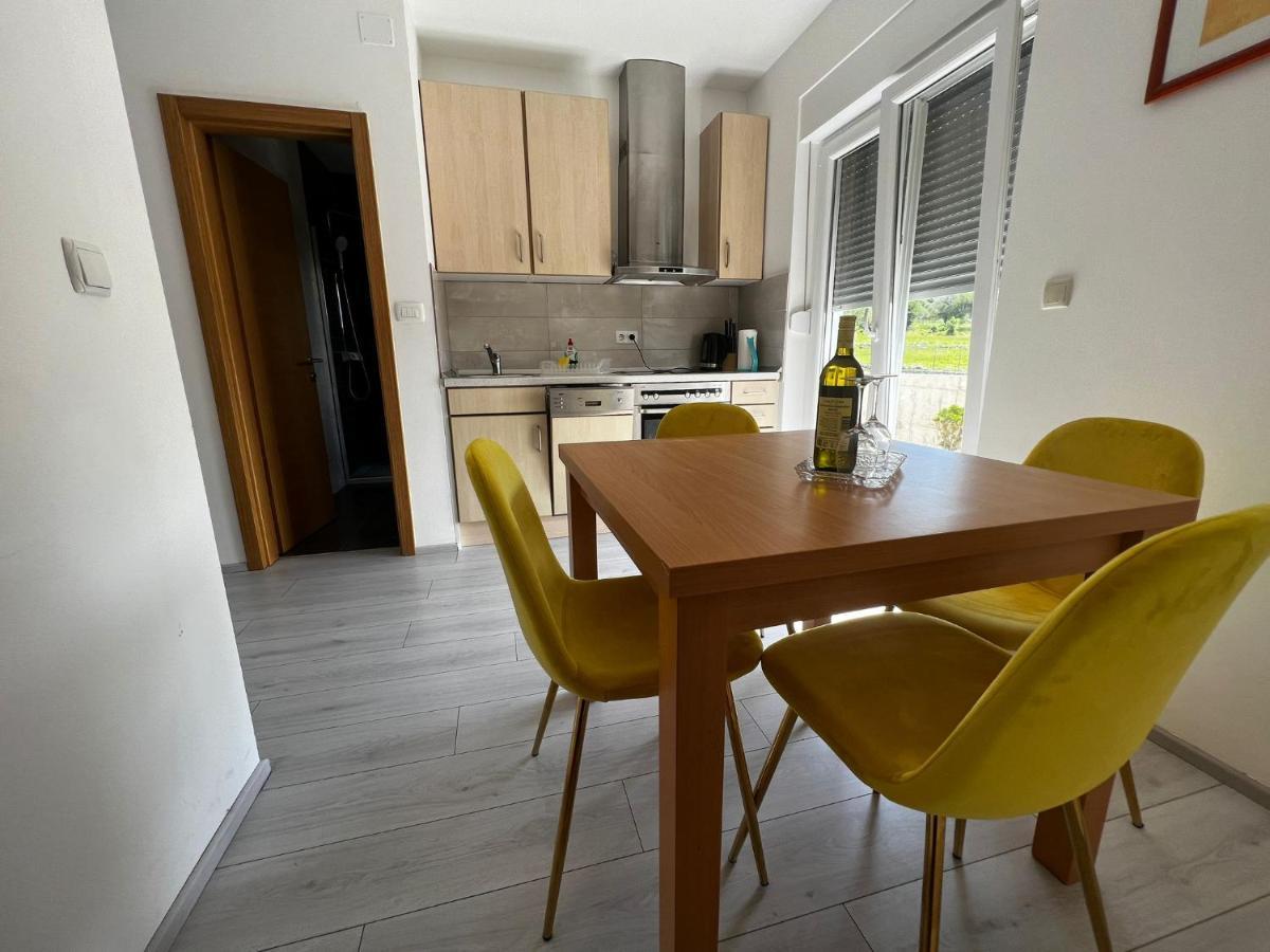 Apartments Petrusic Супетарска Драга Екстериор снимка
