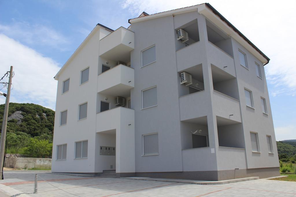 Apartments Petrusic Супетарска Драга Екстериор снимка