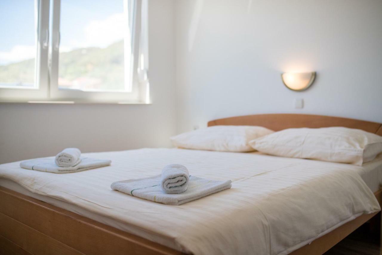 Apartments Petrusic Супетарска Драга Екстериор снимка