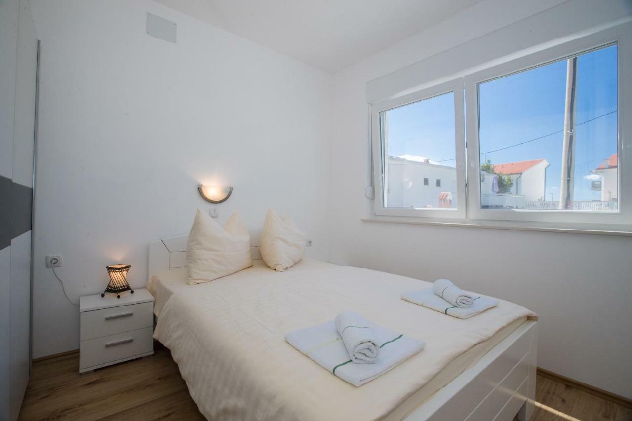Apartments Petrusic Супетарска Драга Екстериор снимка