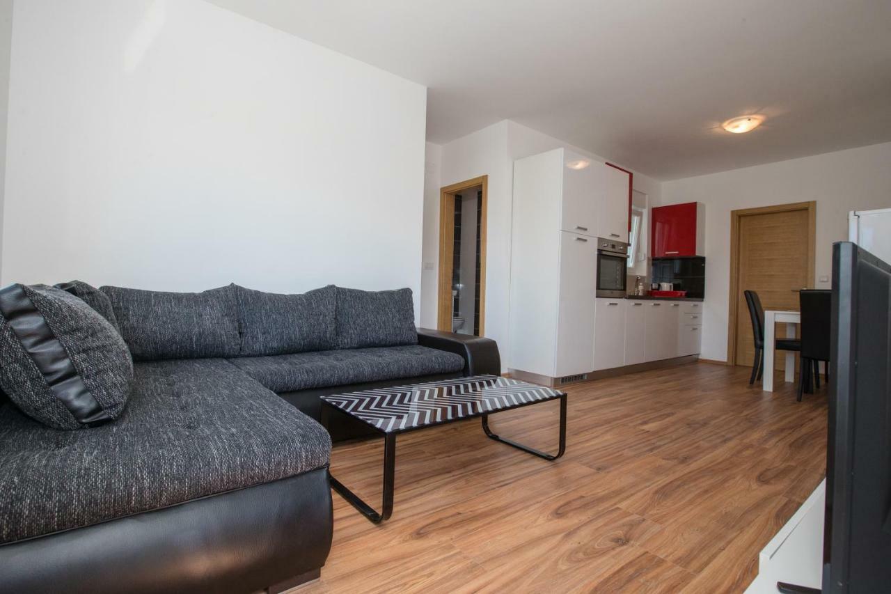 Apartments Petrusic Супетарска Драга Екстериор снимка