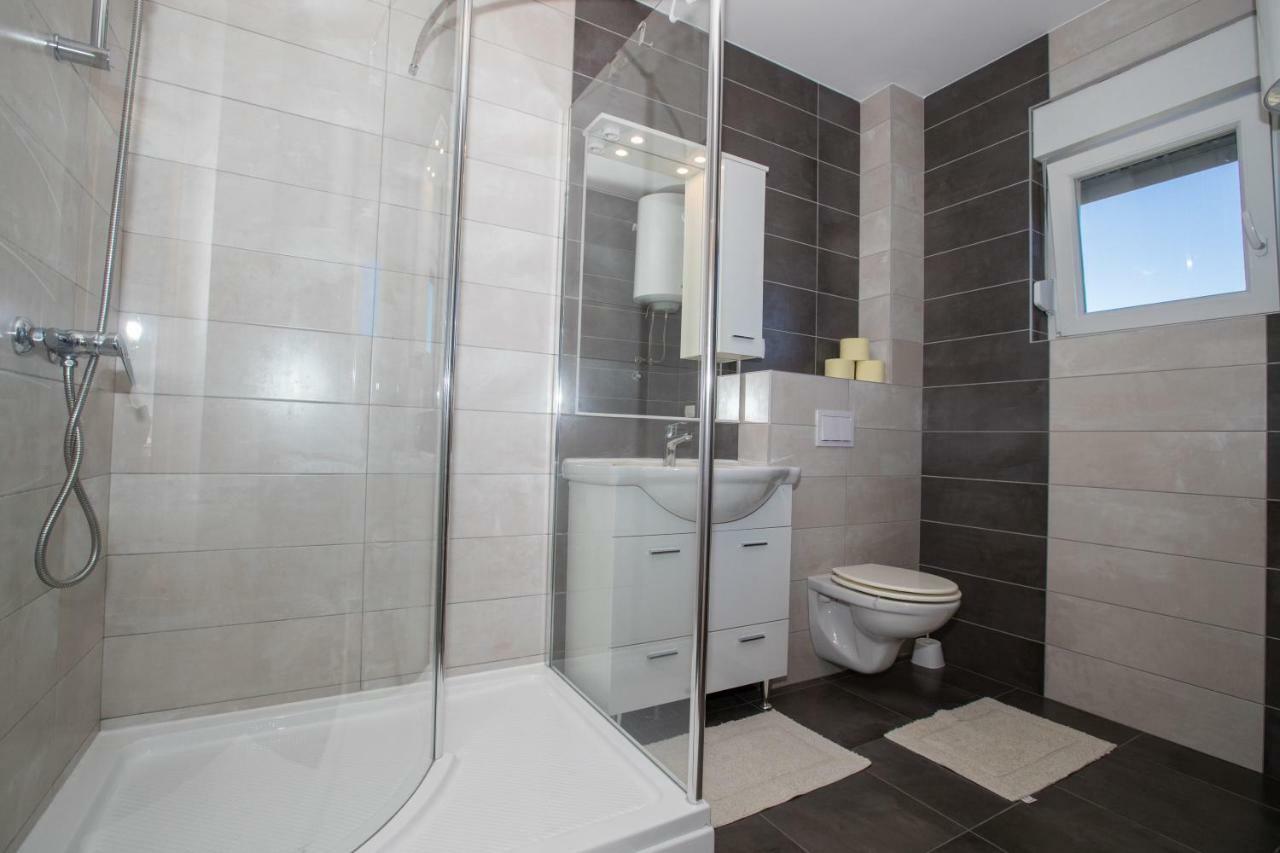 Apartments Petrusic Супетарска Драга Екстериор снимка