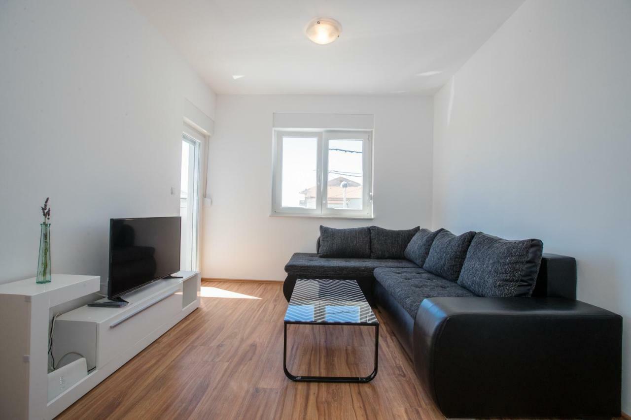 Apartments Petrusic Супетарска Драга Екстериор снимка