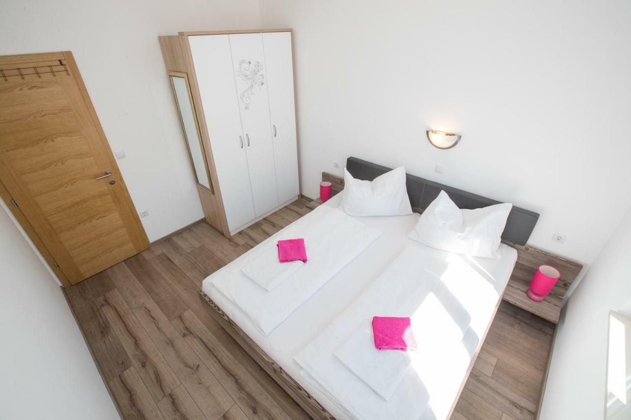 Apartments Petrusic Супетарска Драга Екстериор снимка