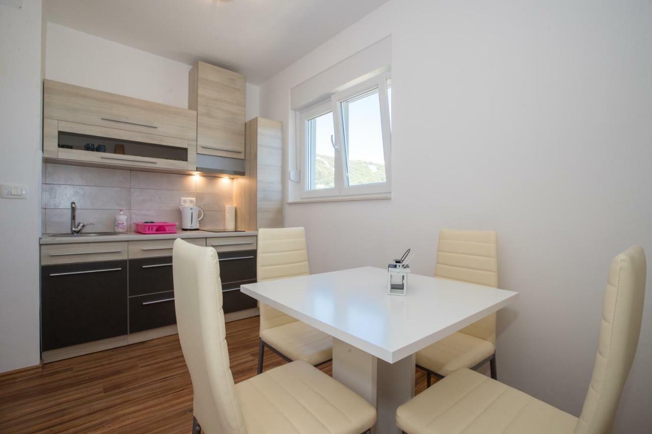 Apartments Petrusic Супетарска Драга Екстериор снимка